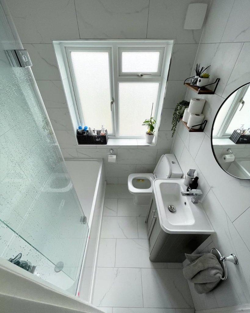 Complete bathroom fitted by Thistle Property Care in Anderston